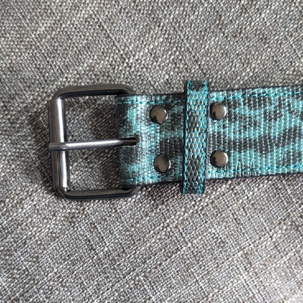 BCBGMaxAzria Turquoise Broad / Multi Clasp Snake Print  Patterned Belt - Picture 4 of 7